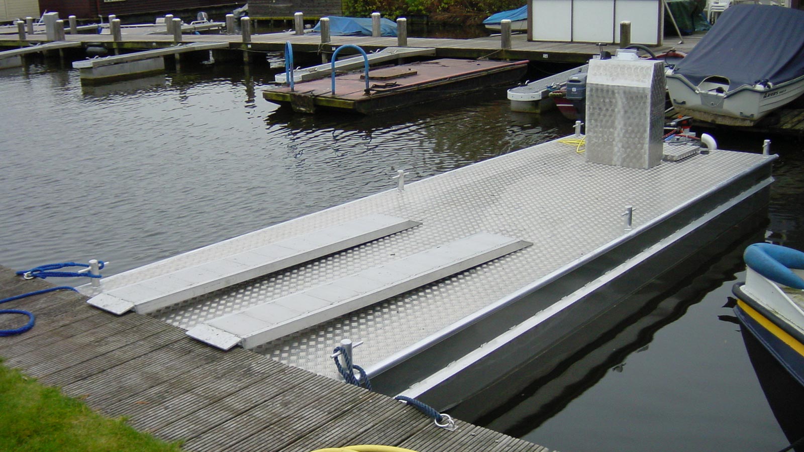 AluminiumJon.nl - Ponton 6 meter - Werkpontons van 3, 4, 6, 8 en 14 meter van aluminium.