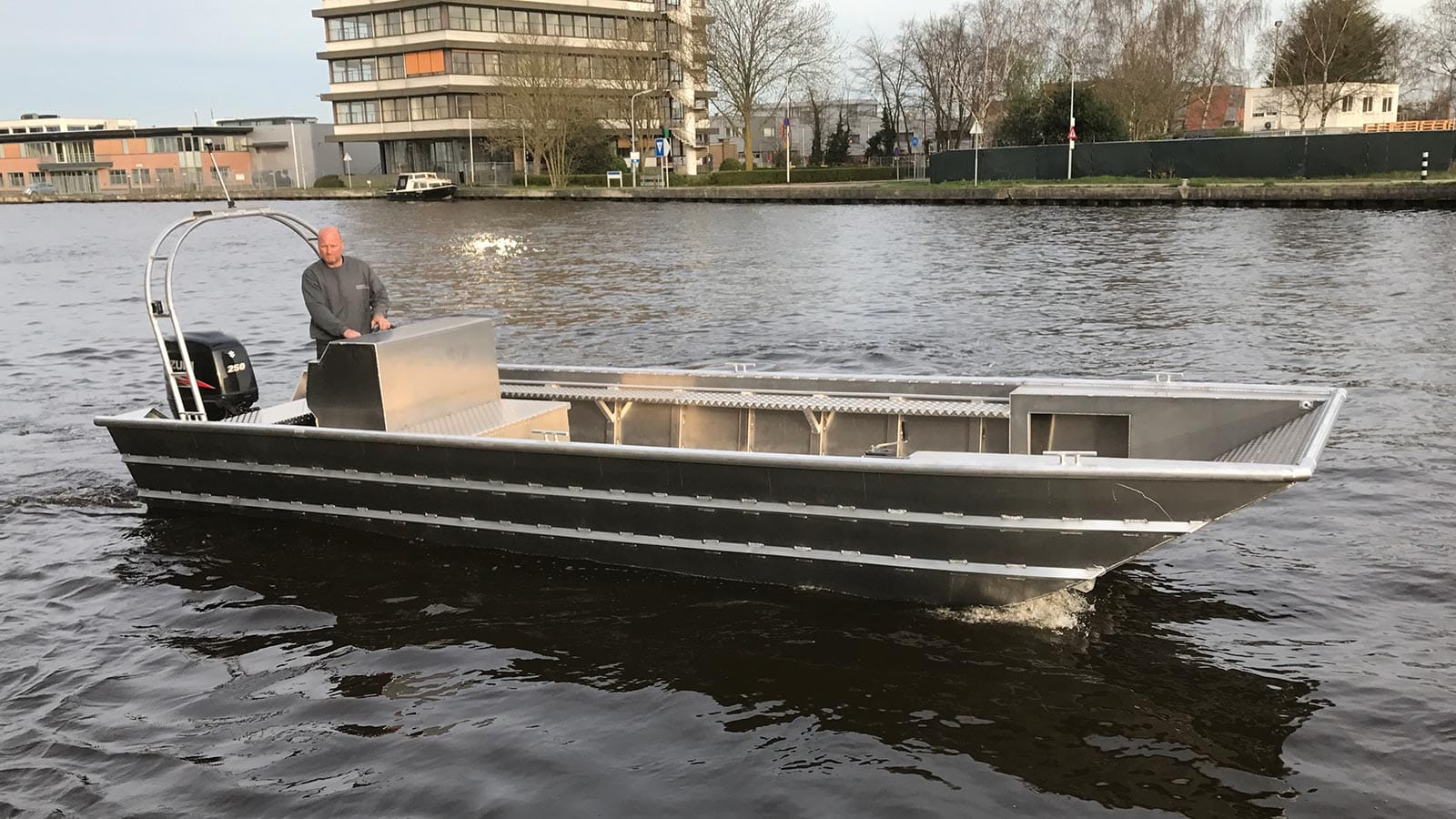 AluminiumJon.nl - Jon 826 - Aluminium werkboten - geschikt voor verplaatsing materieel