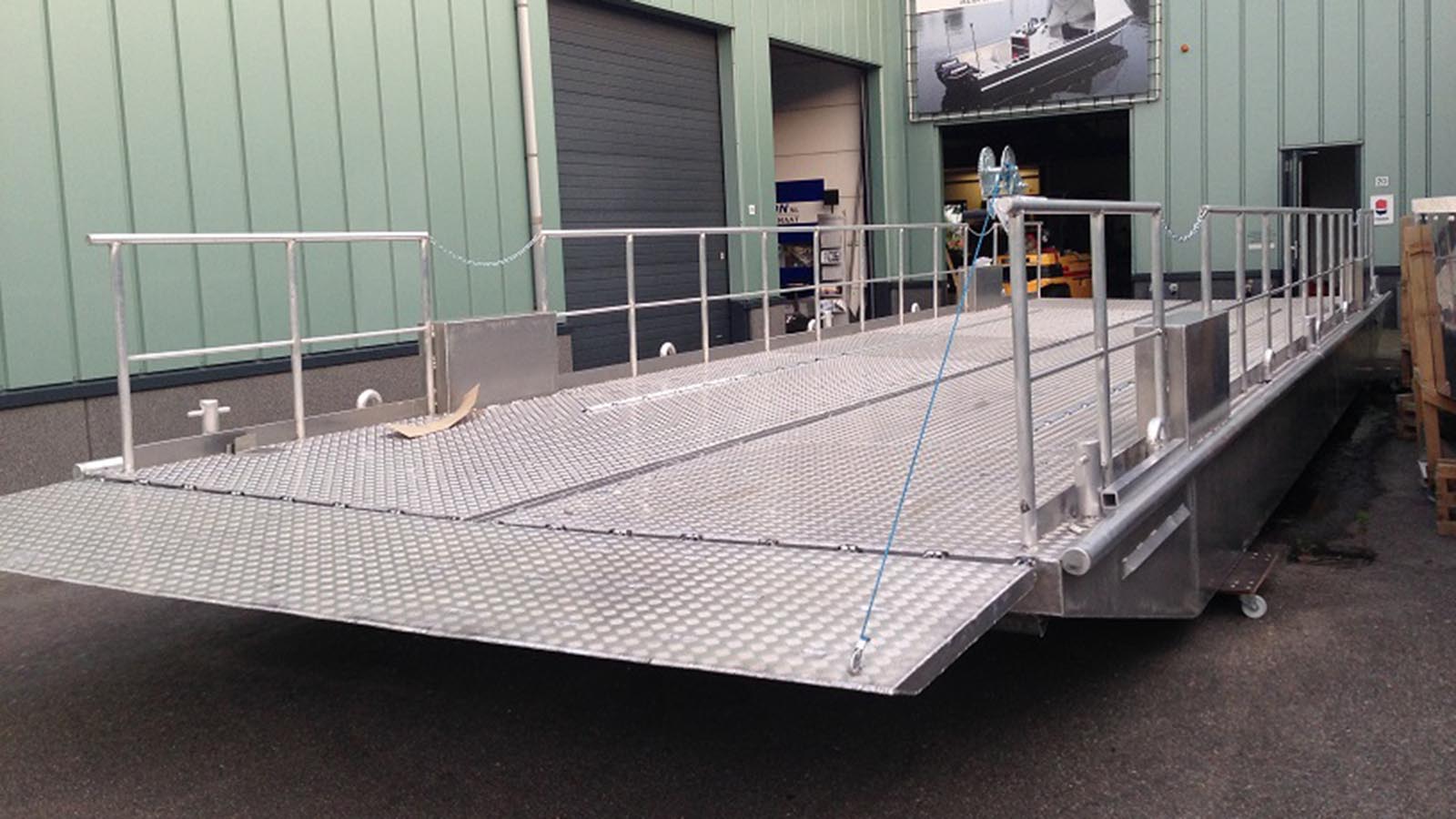 AluminiumJon.nl-on made aluminum pontoons longer than 8 meters, inquire about the possibilities