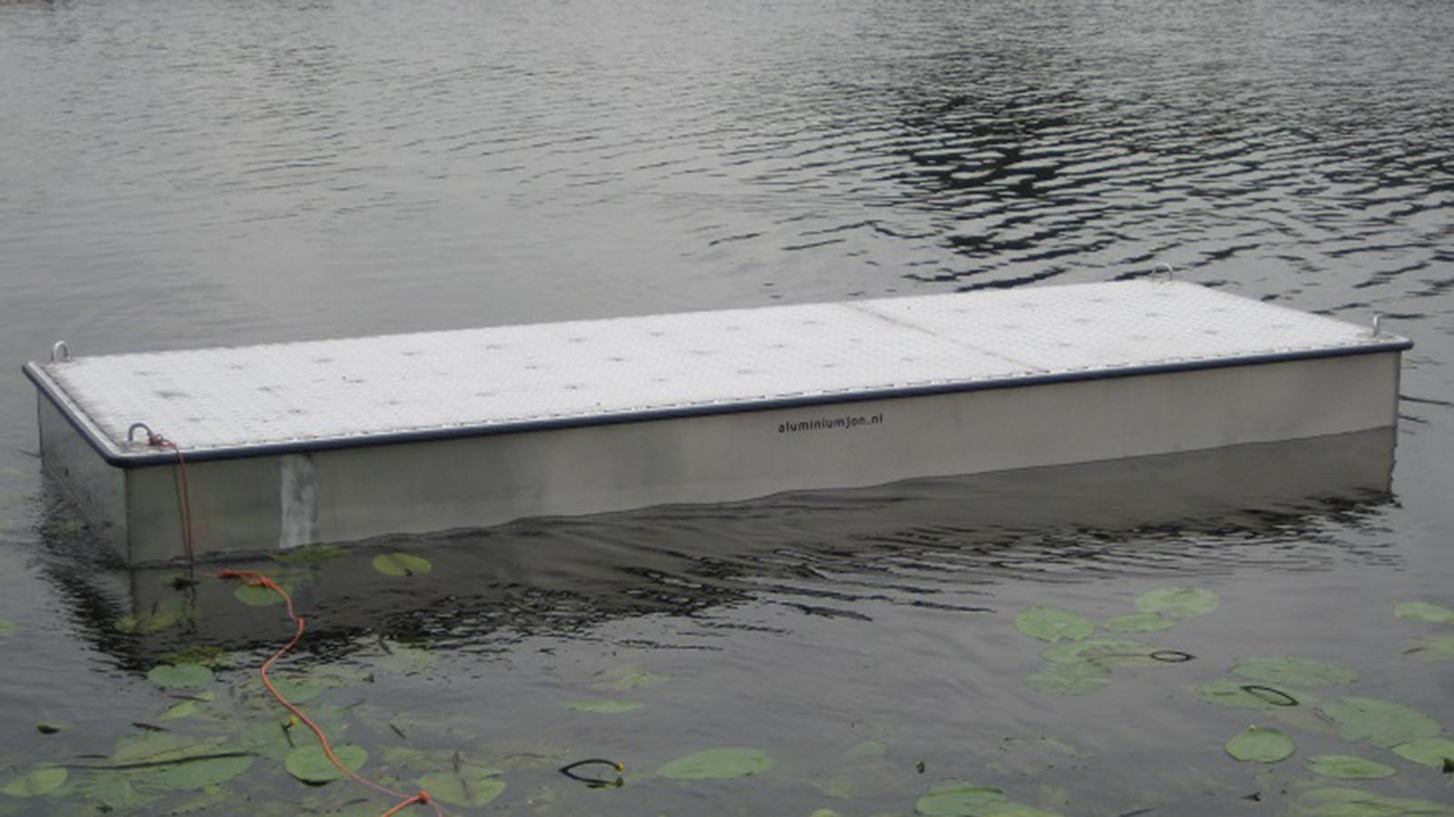 AluminiumJon.nl-Ponton 3 meter-with Yamaha outboard engine-Custom build aluminum pontoons